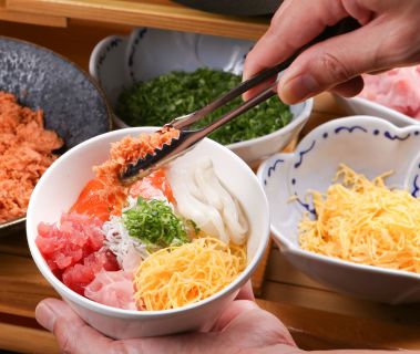 夜桜とともに楽しむ 海鮮のっけ丼＆ローストビーフ ディナーバイキング（3/23＆30 2日間限定）