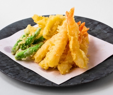 夜桜とともに楽しむ 海鮮のっけ丼＆ローストビーフ ディナーバイキング（3/23＆30 2日間限定）