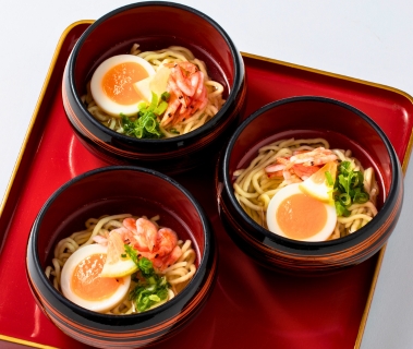 夜桜とともに楽しむ 海鮮のっけ丼＆ローストビーフ ディナーバイキング（3/23＆30 2日間限定）